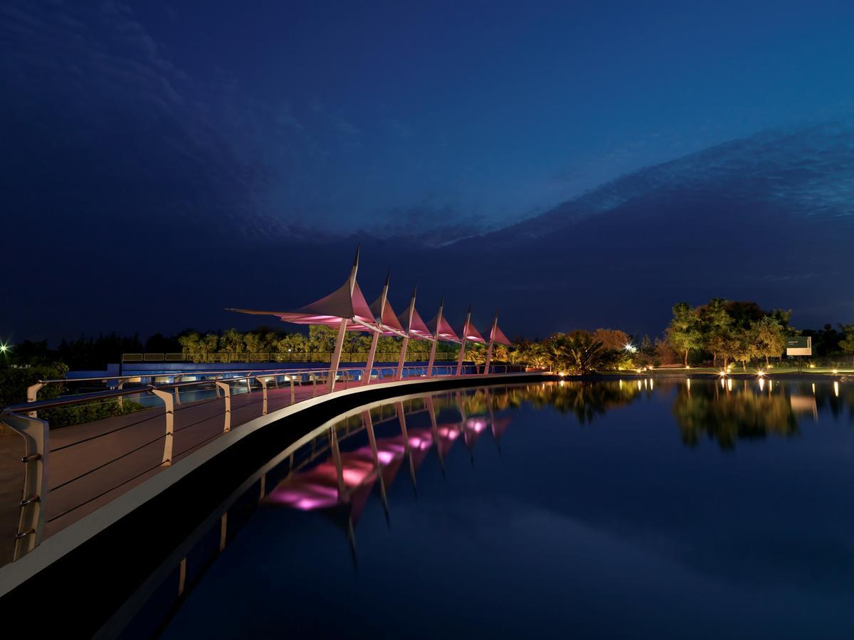Amanora The Fern Hotels & Club Mundhwa Exterior foto