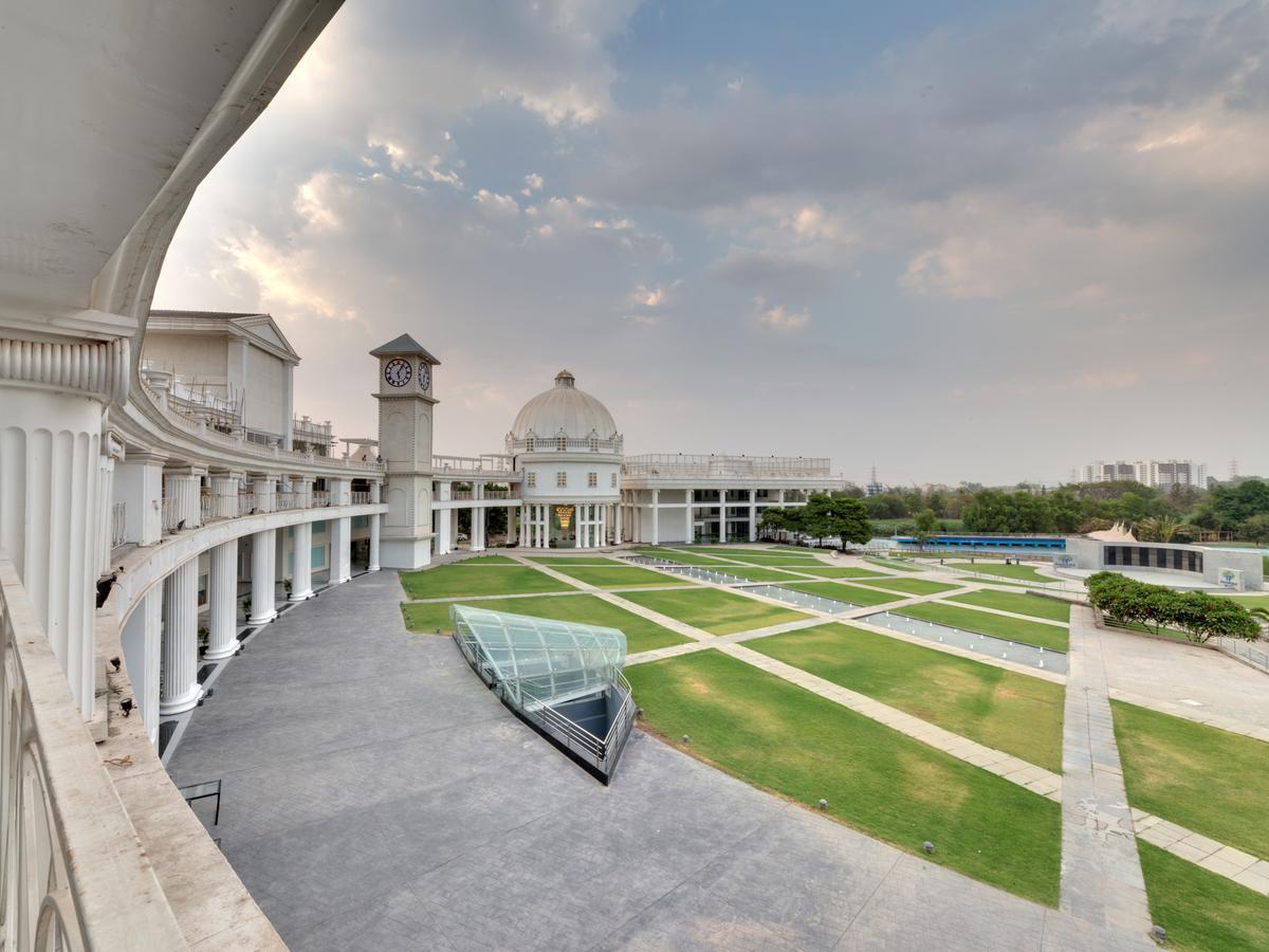 Amanora The Fern Hotels & Club Mundhwa Exterior foto