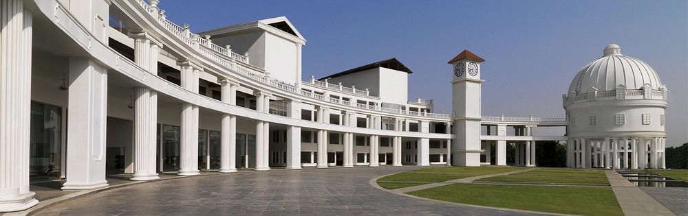 Amanora The Fern Hotels & Club Mundhwa Exterior foto